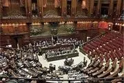 شیردادن جالب یک نماینده مجلس به فرزندش