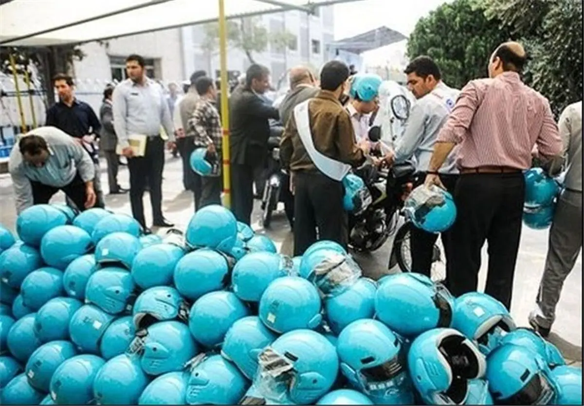  ۲ هزار کلاه ایمنی رایگان در بین راکبان موتورسیکلت خراسان شمالی توزیع‌شد 