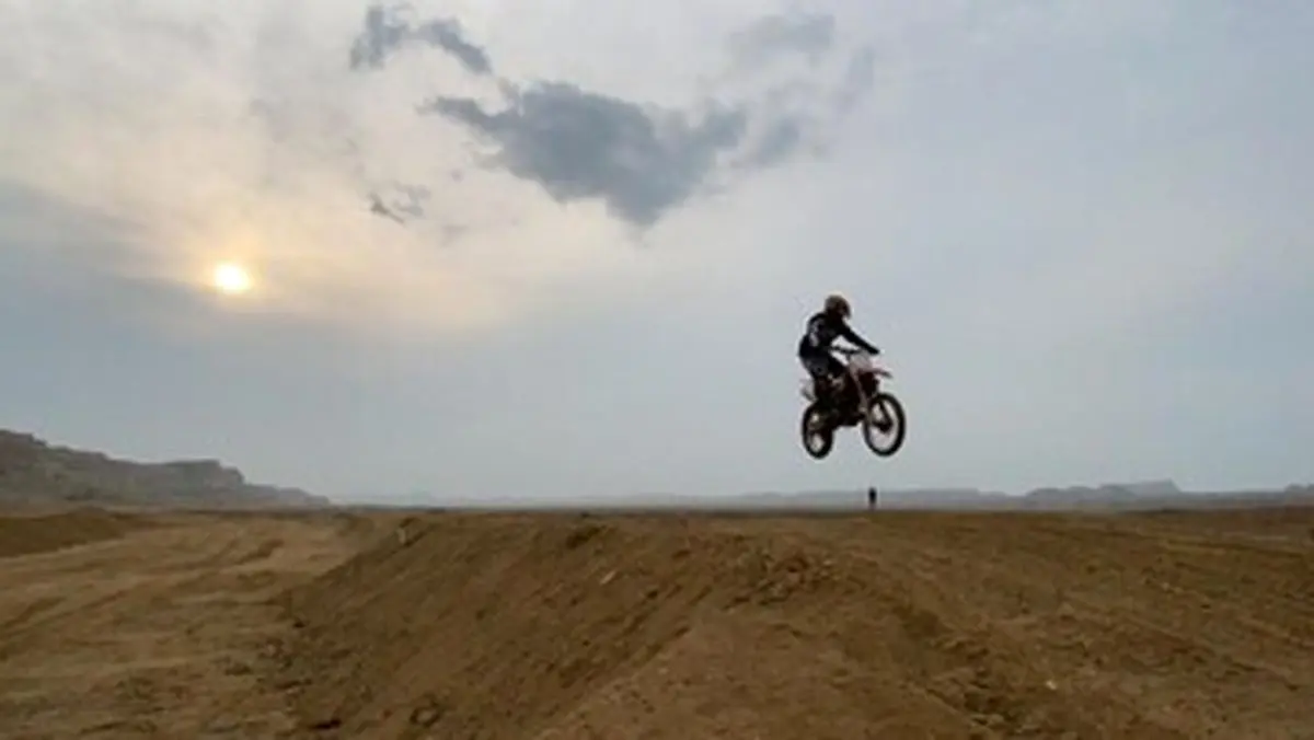 جولان دختران موتورسوار در آزادی