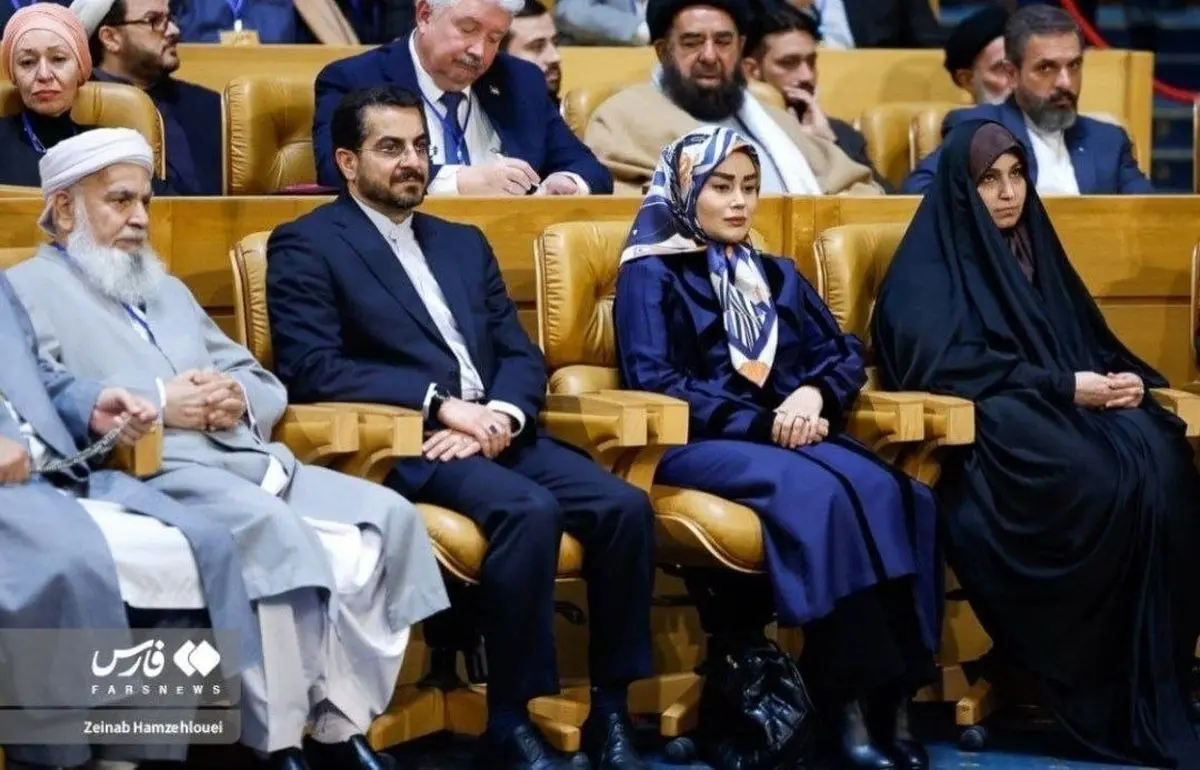 
همسر عراقچی در مراسم جایزه جهانی امام خمینی+عکس
