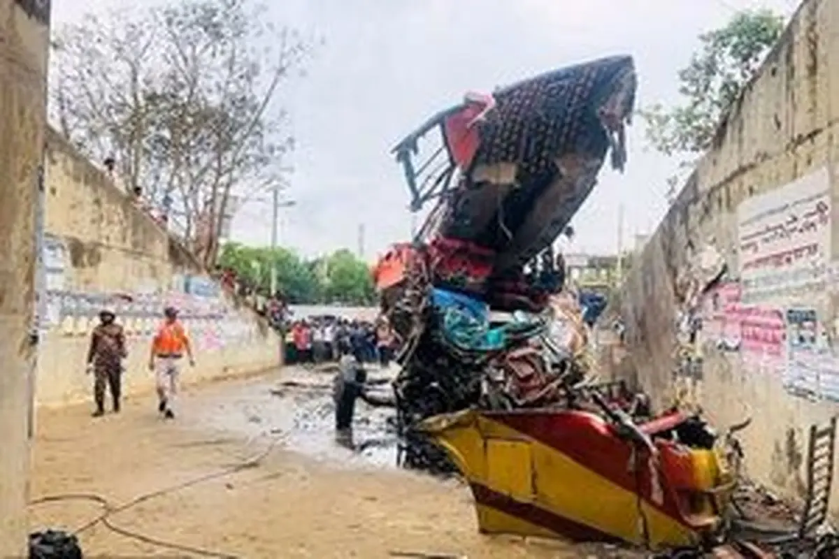 انحراف اتوبوس از جاده ۱۹ کشته برجای گذاشت