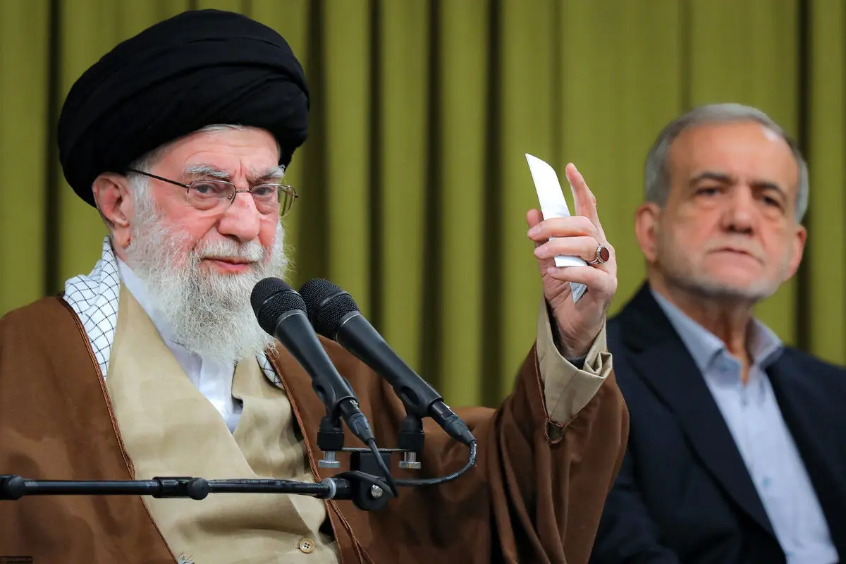 جمهوری اسلامی قطعاً زیر بار توقعات تحکمآمیز دولتهای قلدر نمیرود/ مسئله مهم کشور، معیشت مردم است