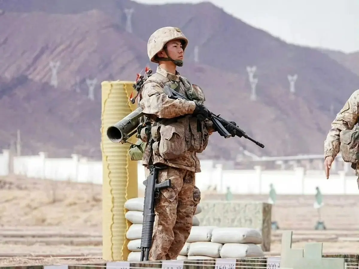 تصویر جنجالی از سرباز چینی