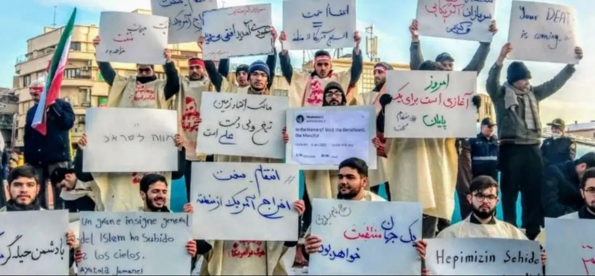 حضور دانشجویان کفن‌پوش در مراسم تشییع پیکر شهید حاج قاسم سلیمانی/عکس