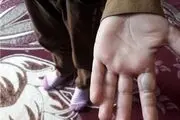 بوسه مدیر آموزش و پرورش چاروسا کهگیلویه بر دست دانش‌آموز تنبیه شده 