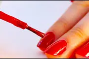 لاک های غیر استاندارد به ناخن آسیب میرساند