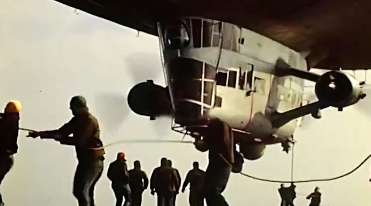 تصاویر رنگی از کشتی هوایی عظیم آمریکا/فیلم