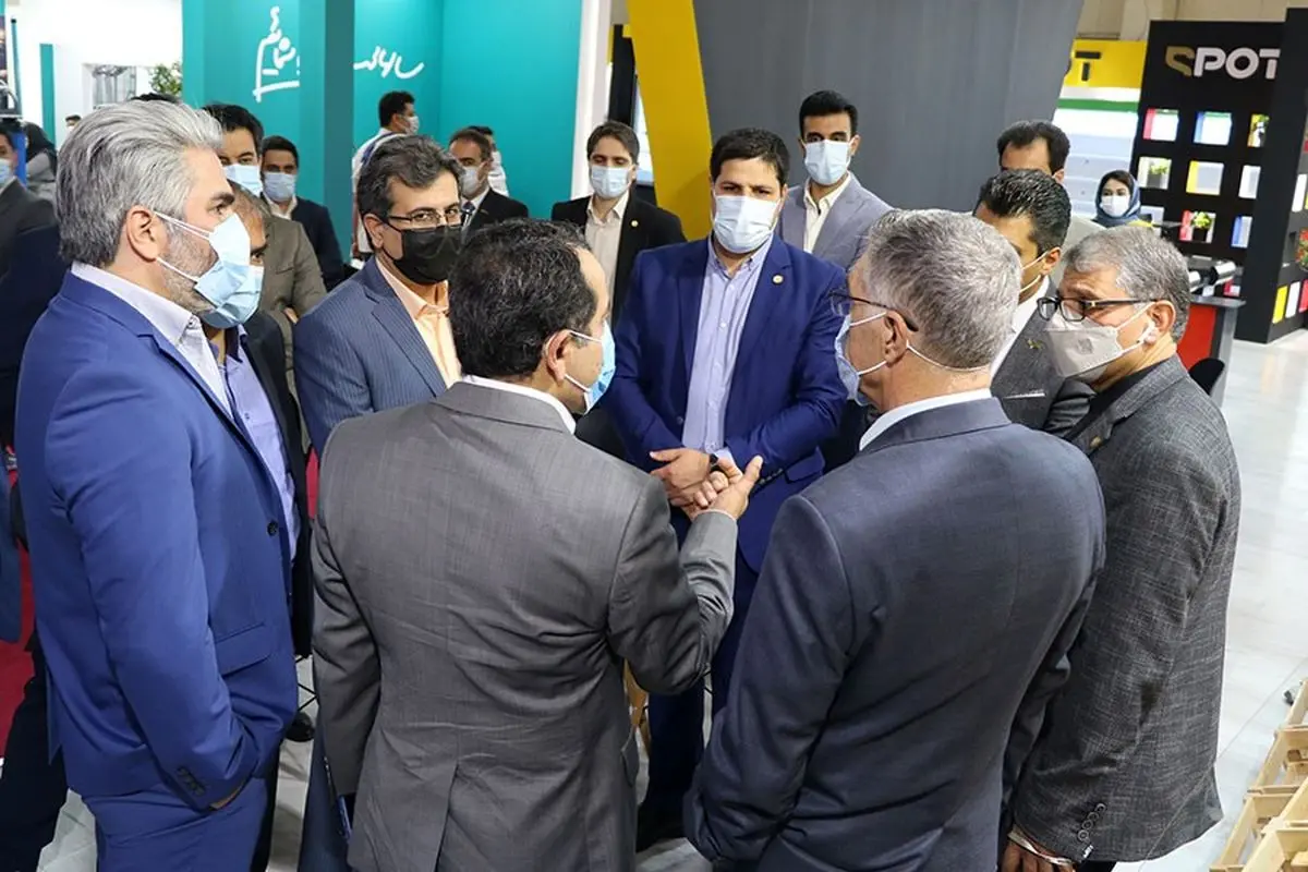 بازدید جناب آقای صبوری مدیر عامل افق کوروش و هیئت معاونین از غرفه شرکت اسپات در سومین نمایشگاه بین المللی ایران ریتیل شو