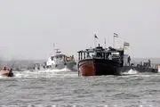 نیروی دریایی سپاه شناور حامل سوخت قاچاق در آب‌های خلیج فارس را توقیف کرد
