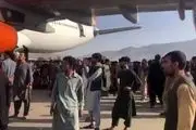 سقوط سه شهروند افغانستان از هواپیمای آمریکایی + فیلم