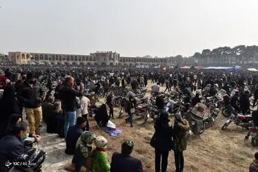 نصف جهان، زاینده رود را فریاد زد