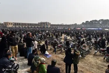 نصف جهان، زاینده رود را فریاد زد