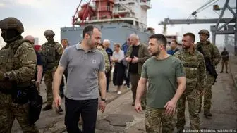 اولین بارگیری کشتی غلات در بندر اوکراین پس از جنگ