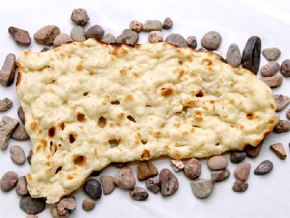 از نگهداری نان در یخچال خودداری کنید