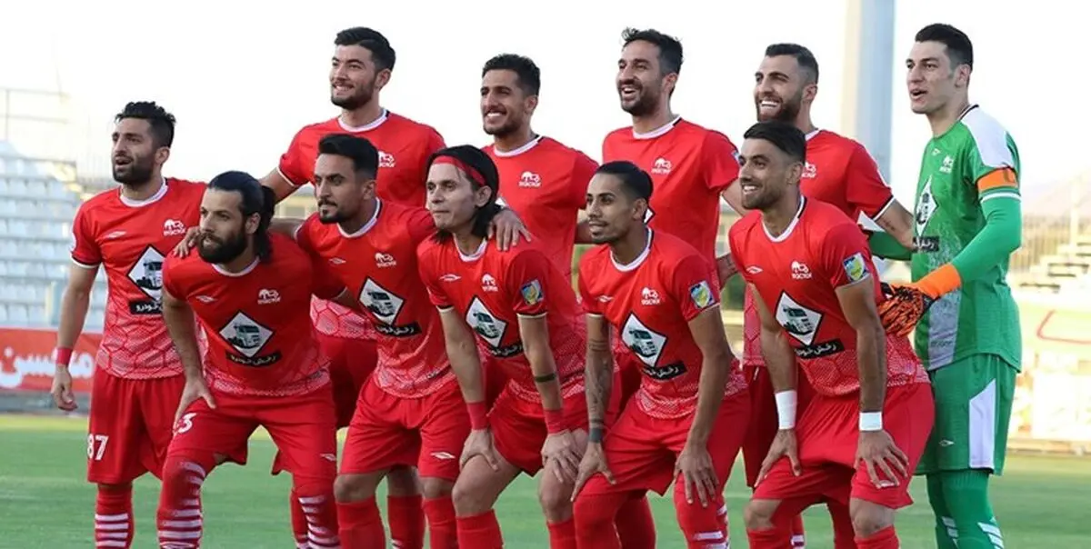 حریف تراکتور یک مدافع خرید
