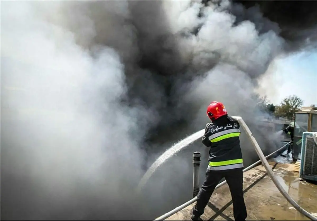 آتشسوزی در عنبرآباد کرمان مهار شد