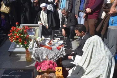 سفره عقد بر سر مزار شهید همت
