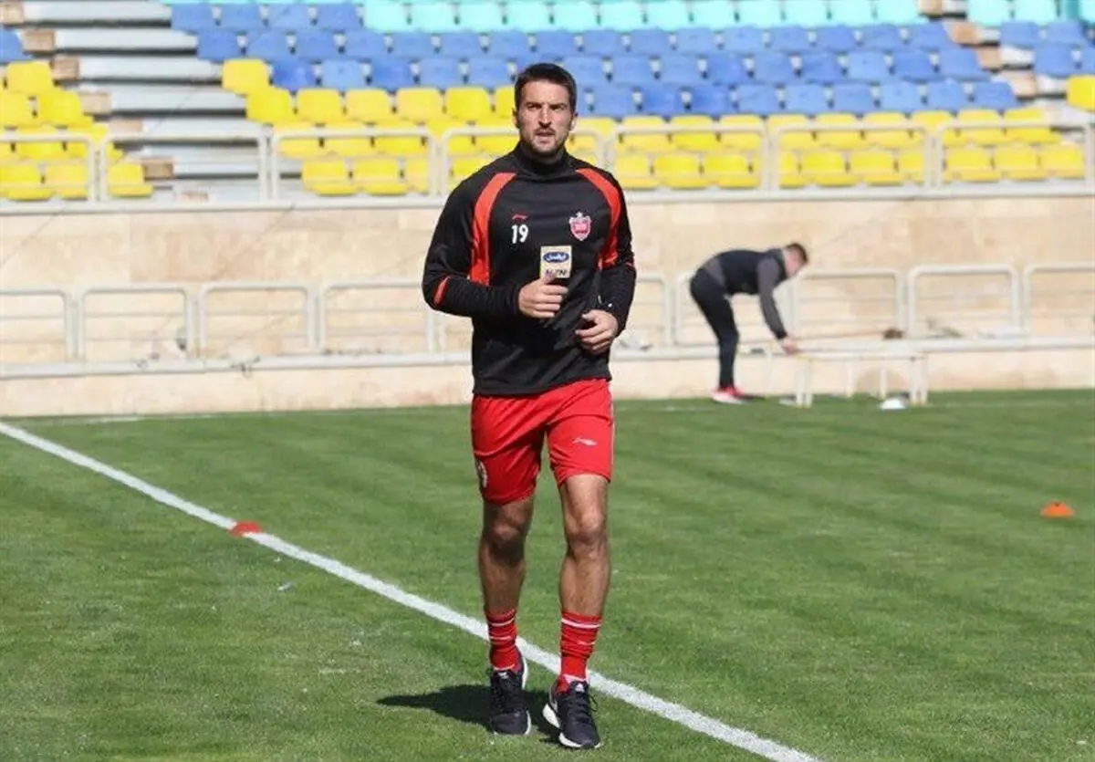 مهاجم پرسپولیس طلبش را به دلار گرفت
