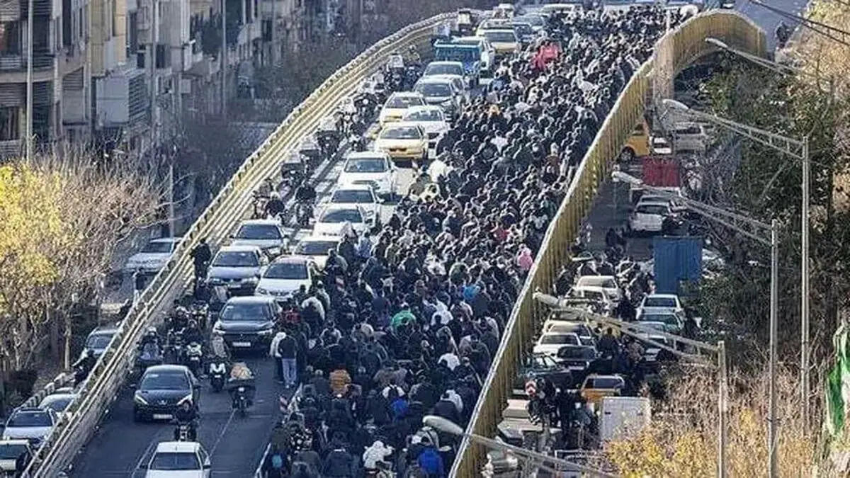 گزارش میدانی خبرنگاران فارس در ۱۲ دی: تجمعات کم‌رنگ، اغتشاشات خشن‌تر شد