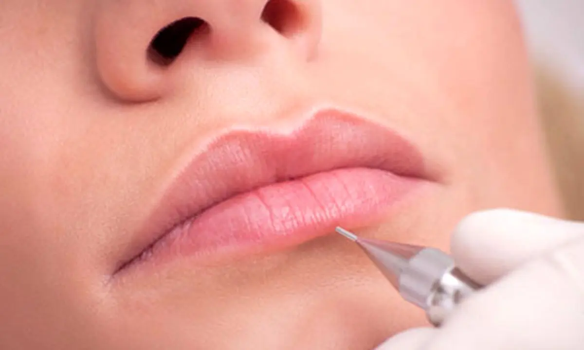 عوارض خطرناک تاتوی لب