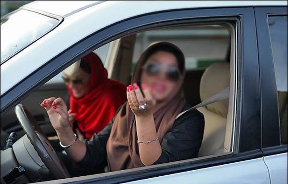 از سگ گردانی تا کشیدن سیگار!+عکس