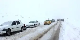 امدادرسانی به 200 خودروی گرفتار در برف