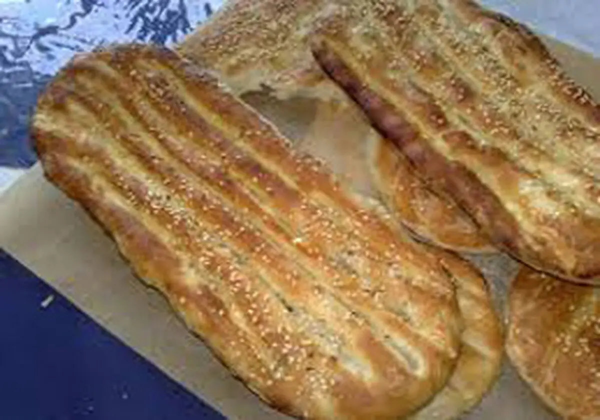 
توزیع نان رایگان در قائم شهر
