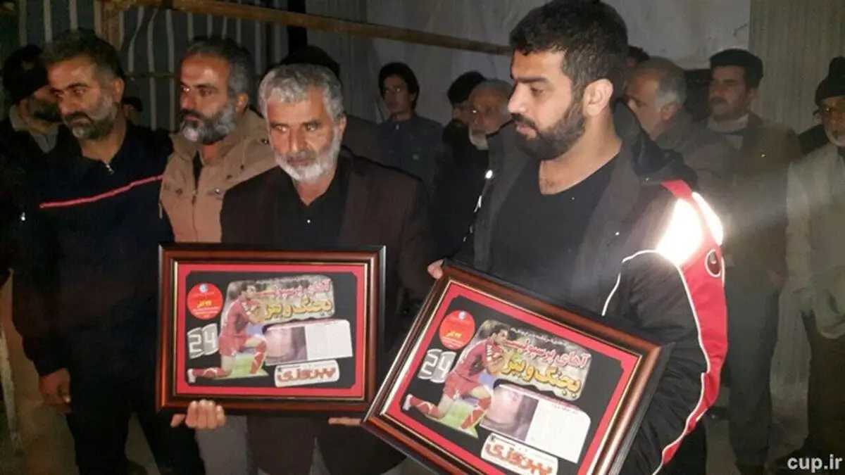 برگزاری مراسم جالب بر سر مزار هادی نوروزی+تصاویر