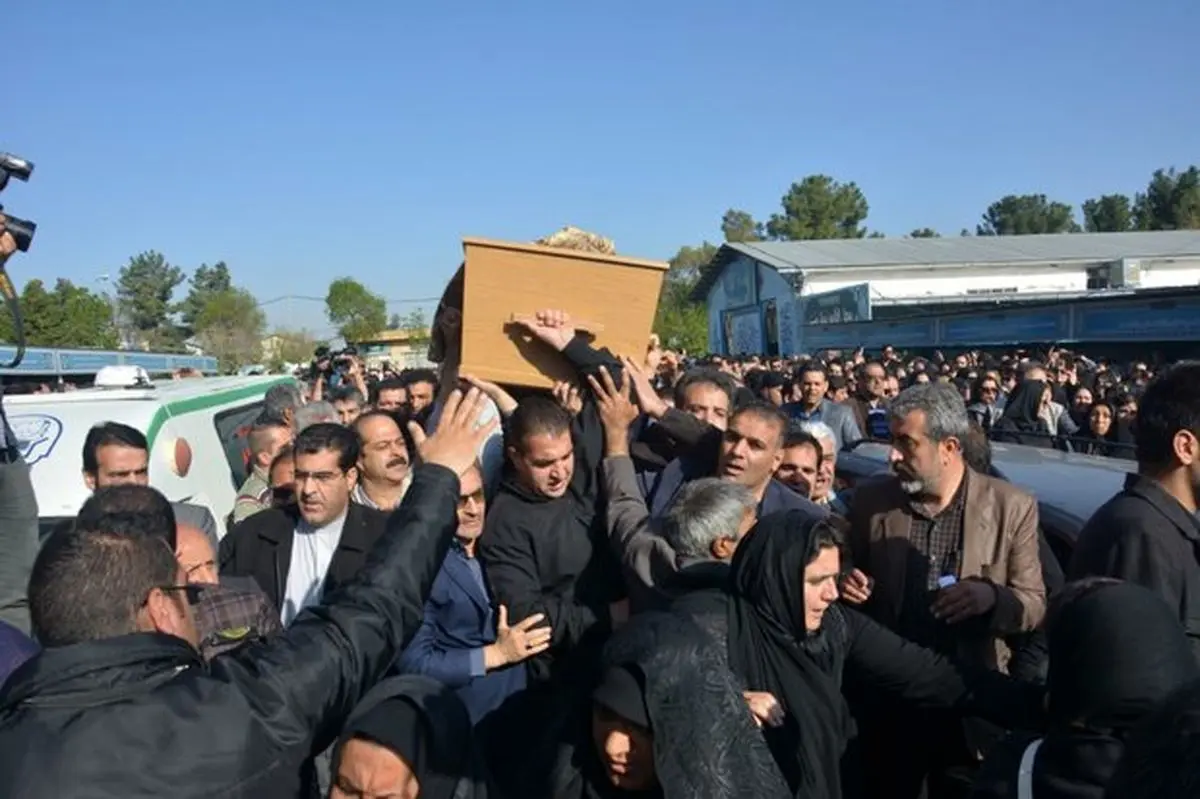 تشییع پیکر «عارف لرستانی» در کرمانشاه + تصاویر