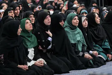 تصاویر دیدار هزاران نفر از زنان و دختران با رهبرانقلاب