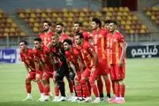 فولاد هوادارانش را مقابل تراکتور به صف کرد