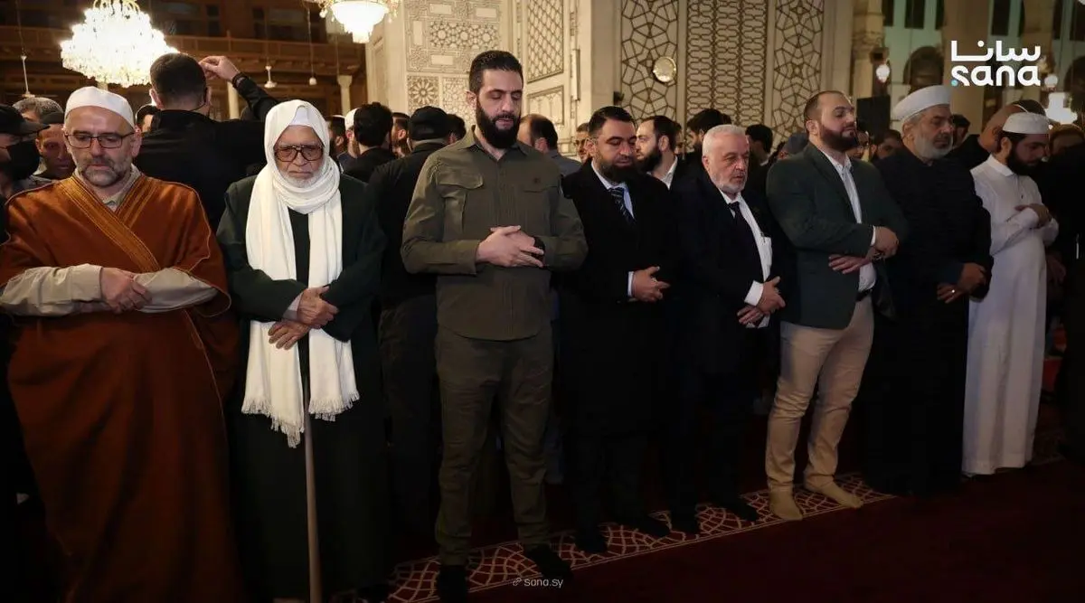 جولانی امام جماعت شد/فیلم