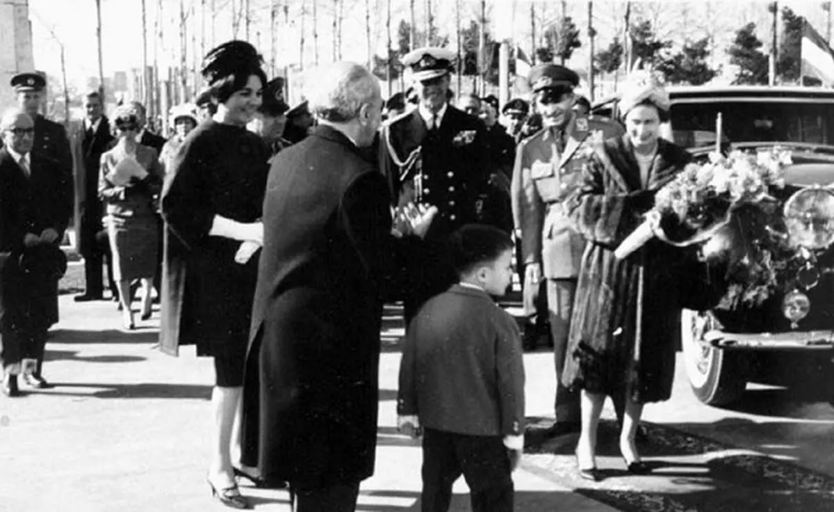 در سفر ملکه الیزابت به تهران چه گذشت؟