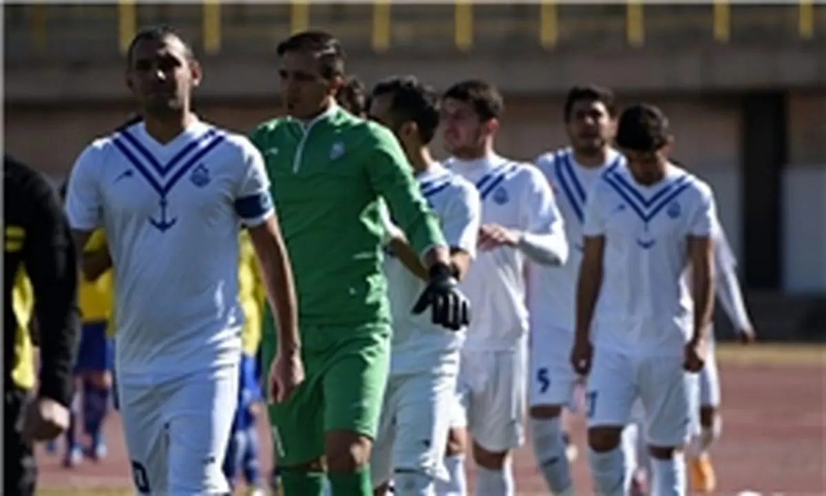 درگیری بازیکن ملوان با دو هوادار