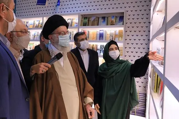 بازدید رهبر انقلاب از نمایشگاه کتاب تهران/گزارش تصویری