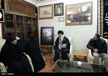 حضور رهبر معظم انقلاب در منزل شهید حاج قاسم سلیمانی