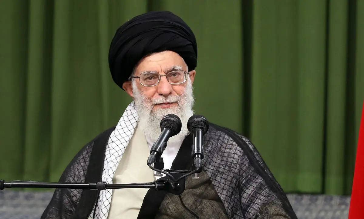 جمعی از نویسندگان و شاعران با رهبرانقلاب دیدار کردند