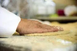 واکنش نوروز مقدم به انتشار شایعه تعطیلی نانوایی‌ها 