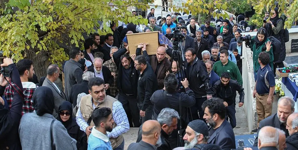 پروانه معصومی بی کس و غریبانه به خاک سپرده شد