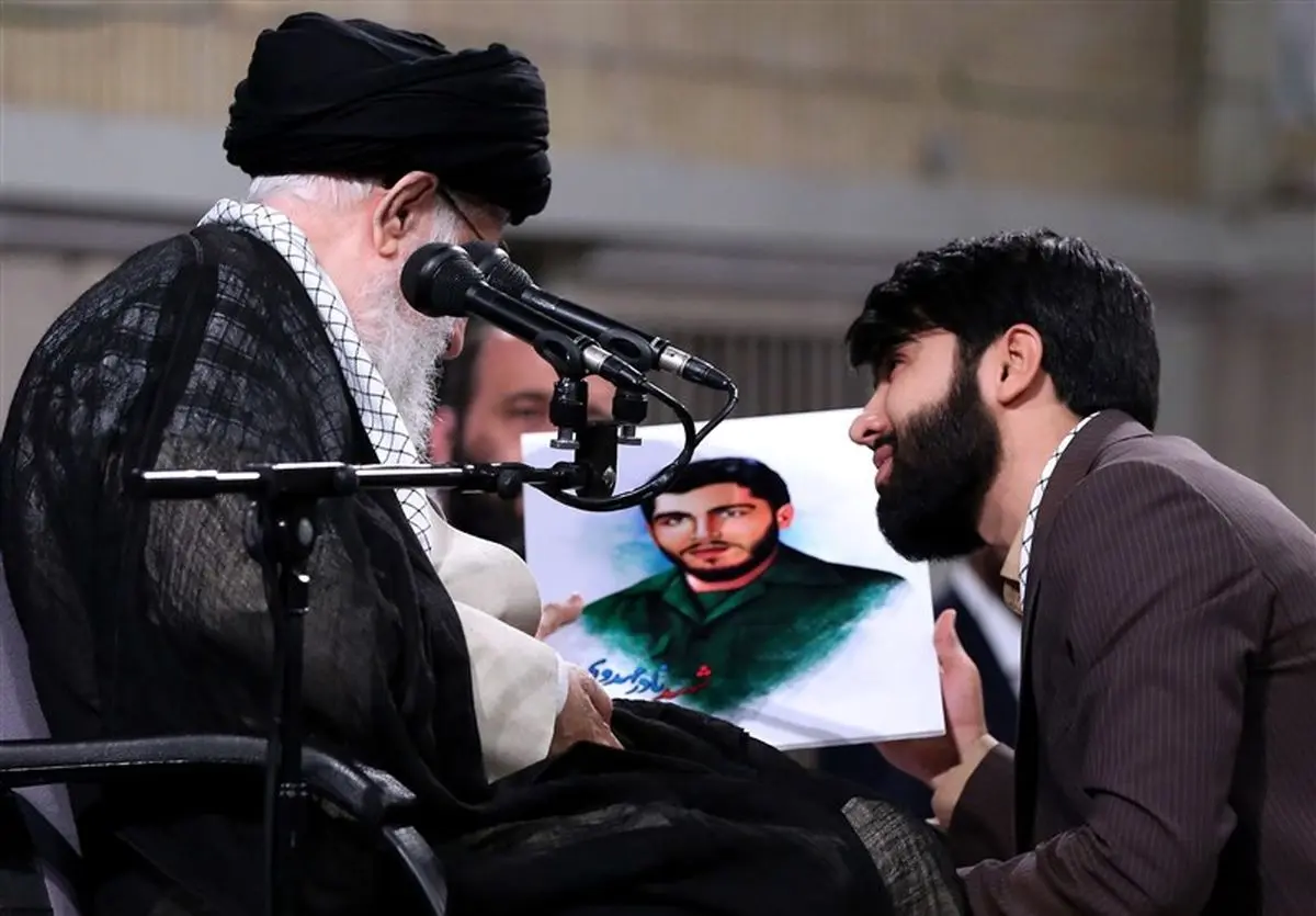 رهبرانقلاب به دانشجوی اهدا کننده تمثال "شهید مهدوی" چه فرمودند؟