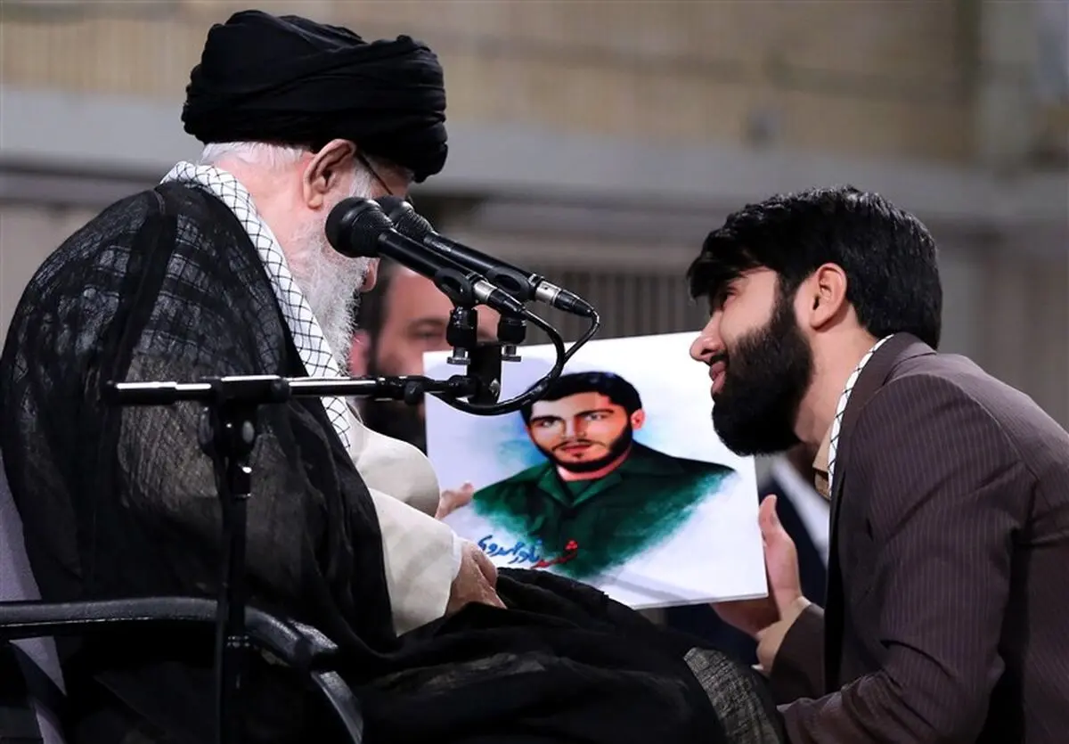 رهبرانقلاب به دانشجوی اهدا کننده تمثال "شهید مهدوی" چه فرمودند؟