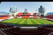 ورود 2 دخترِ شجاع قرمزپوش به ورزشگاه/عکس