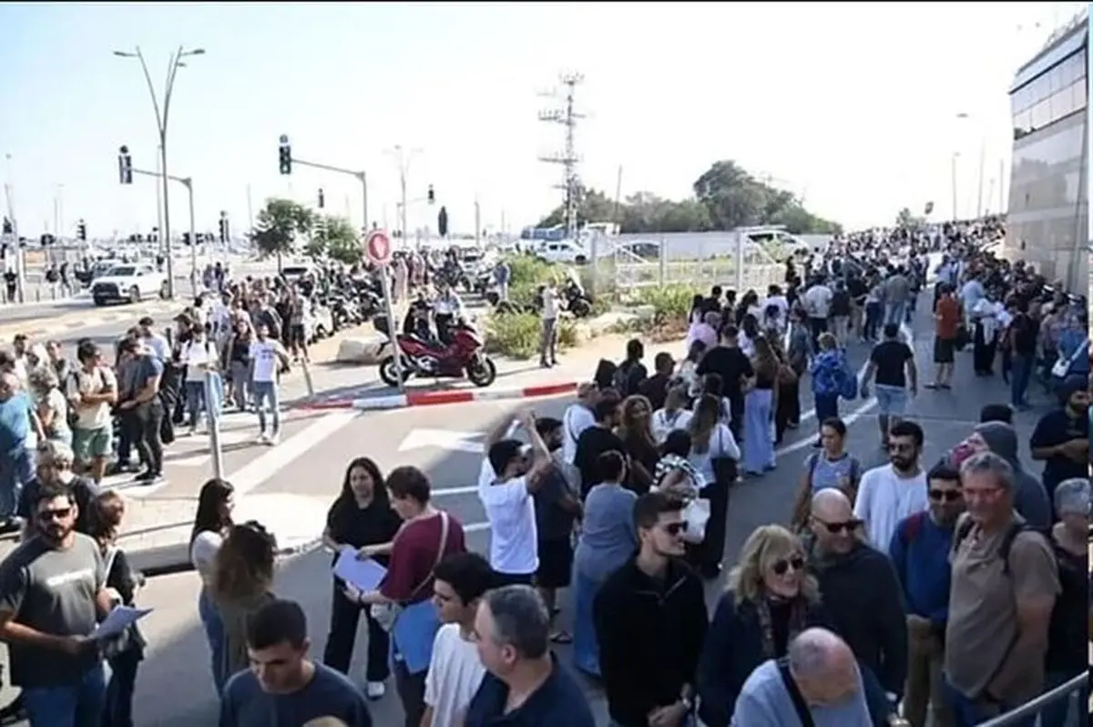 صف طولانی اسرائیلی‌های فراری مقابل سفارت پرتغال