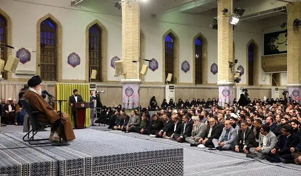 دیدار مداحان و شاعران اهل بیت‌(ع) با مقام معظم رهبری/گزارش تصویری