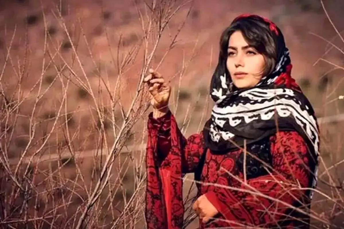 بازیگر «نون خ» در میان جمعیت هلال‌احمر