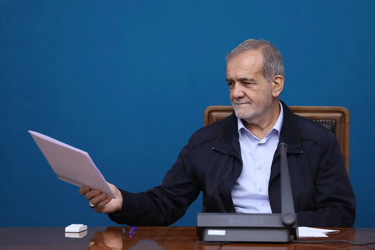 
تیپ عارف و پزشکیان در سفر به مصر+تصاویر
