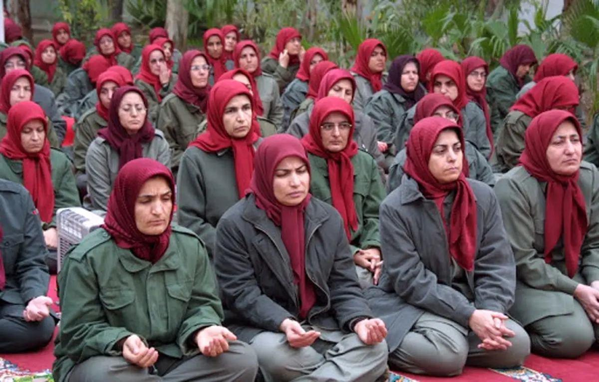 سکانسی دیگر از دربدری منافقین اینبار در پاریس