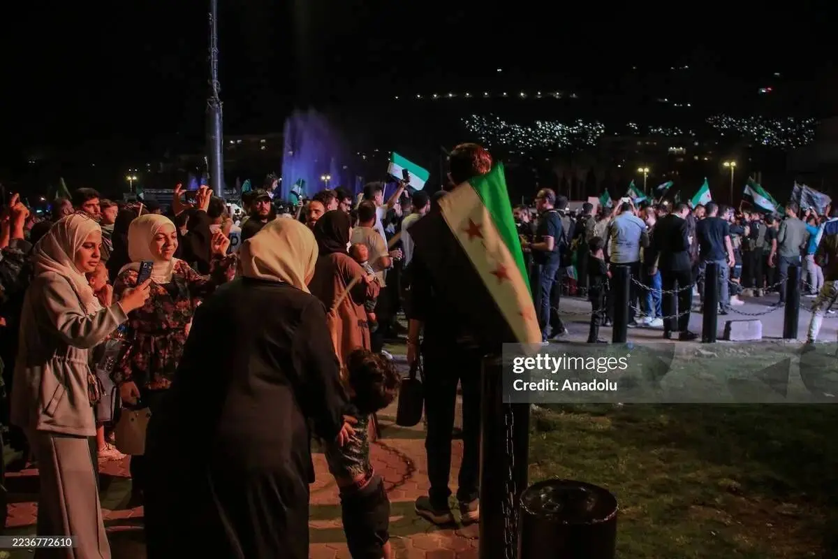 جشن و پایکوبی سوری‌ها هنگام سخنرانی جولانی در سازمان ملل/گزارش تصویری