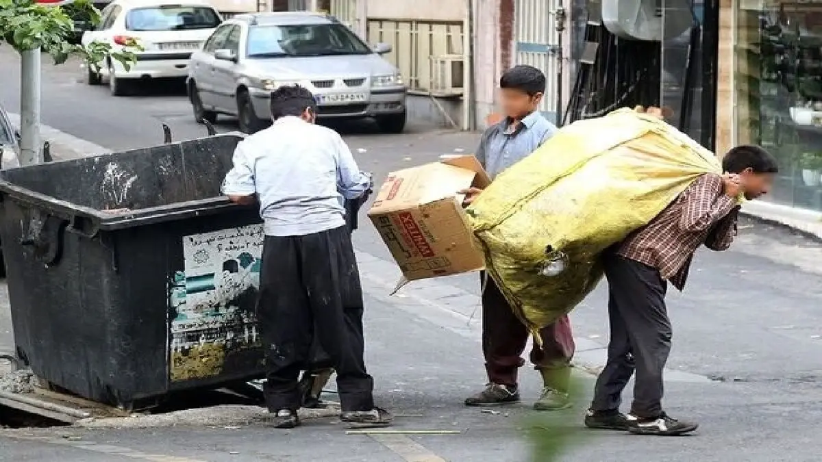 پیمانکاران شهردارى از کودکان برای جمع آورى زباله استفاده مى‌کنند
