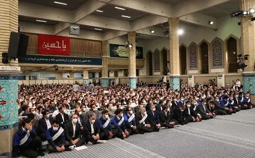 جمعی از کارگران با رهبر معظم انقلاب دیدار کردند/گزارش تصویری
